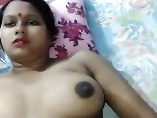 Look at Train me mili bhabhi ne pati ke jane par call karke bulaya creampie